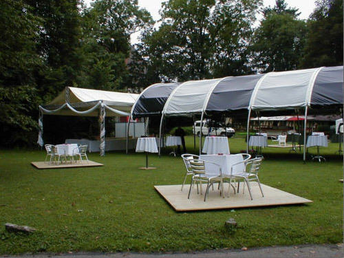 Zelte,Überdachung,Stühle,Tische,Bühne,Oldtimerverleih, Buffet und Dekoration